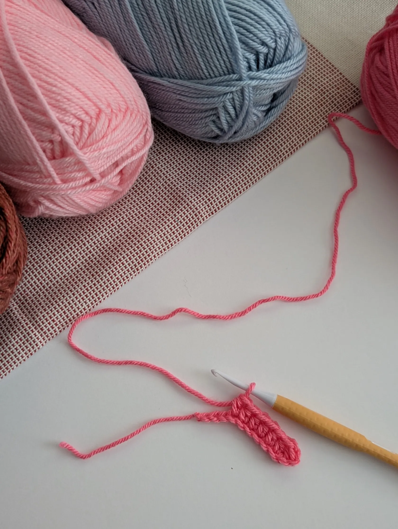 Crocheting Magic: Mastering the Half Double Crochet (hdc) Stitch